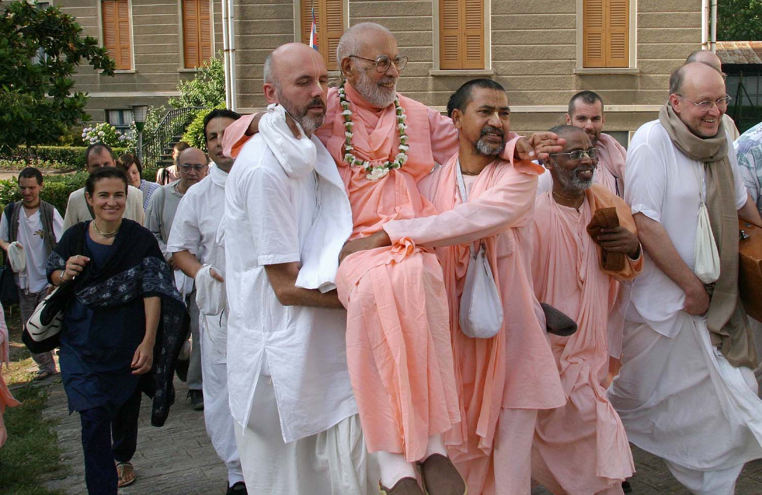 http://www.gaudiya.it/Foto/verbania%20gurudeva.jpg